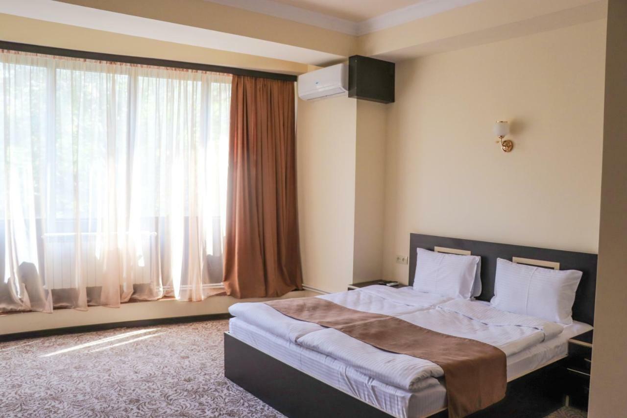 Yerevan Centre Hotel Esterno foto
